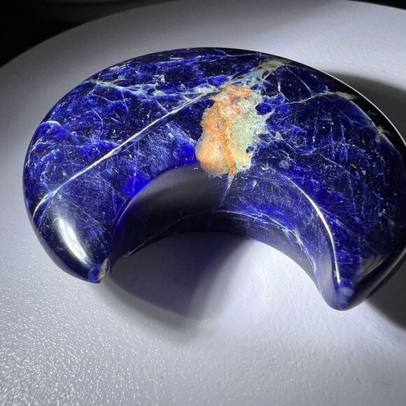 Sodalite Crystal Moon Carving (#2) - Picture 4 of 10